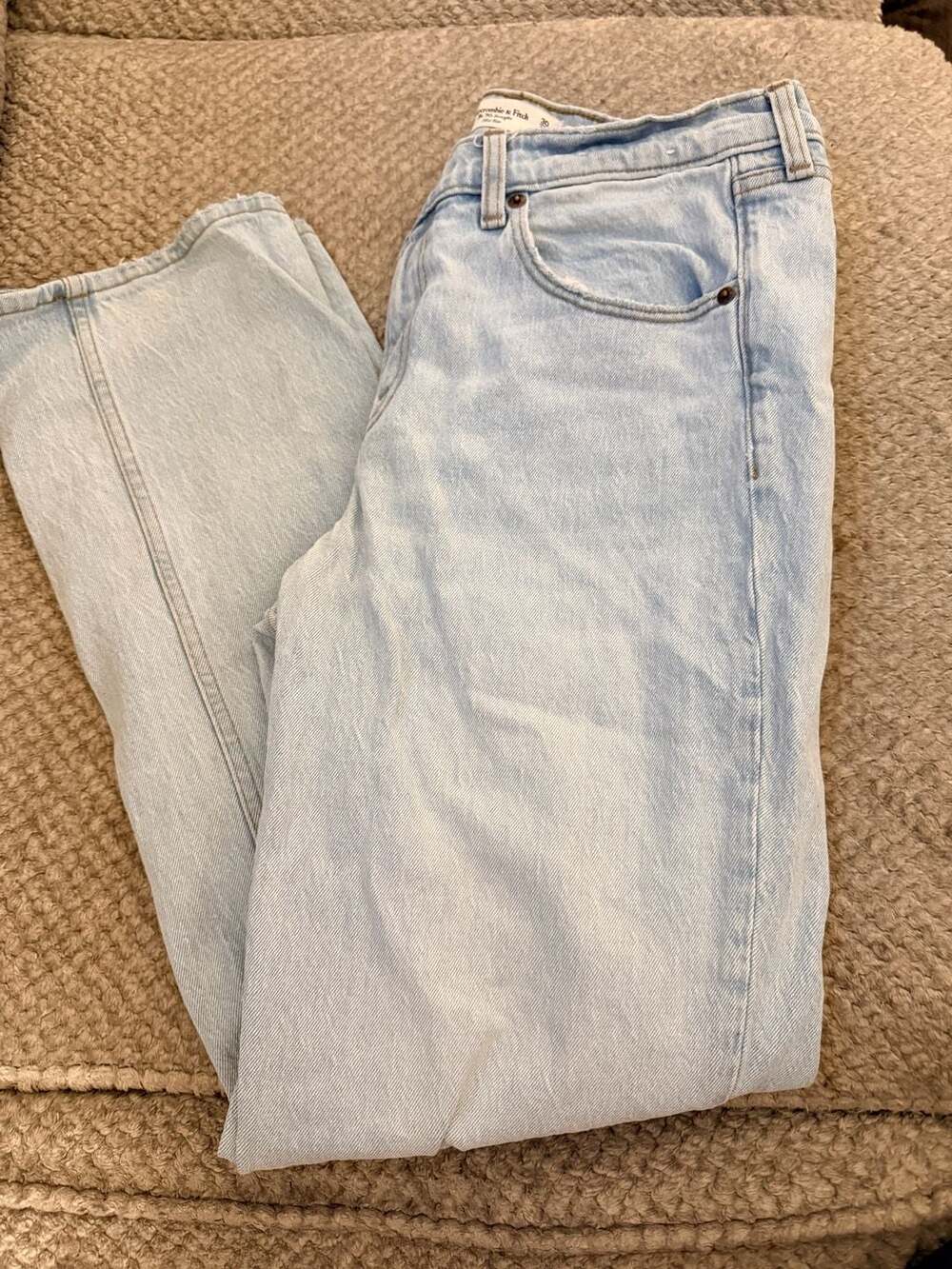 Abercrombie & Fitch The 90s Straight Mid Rise Light Wash Jeans Size 30/10R